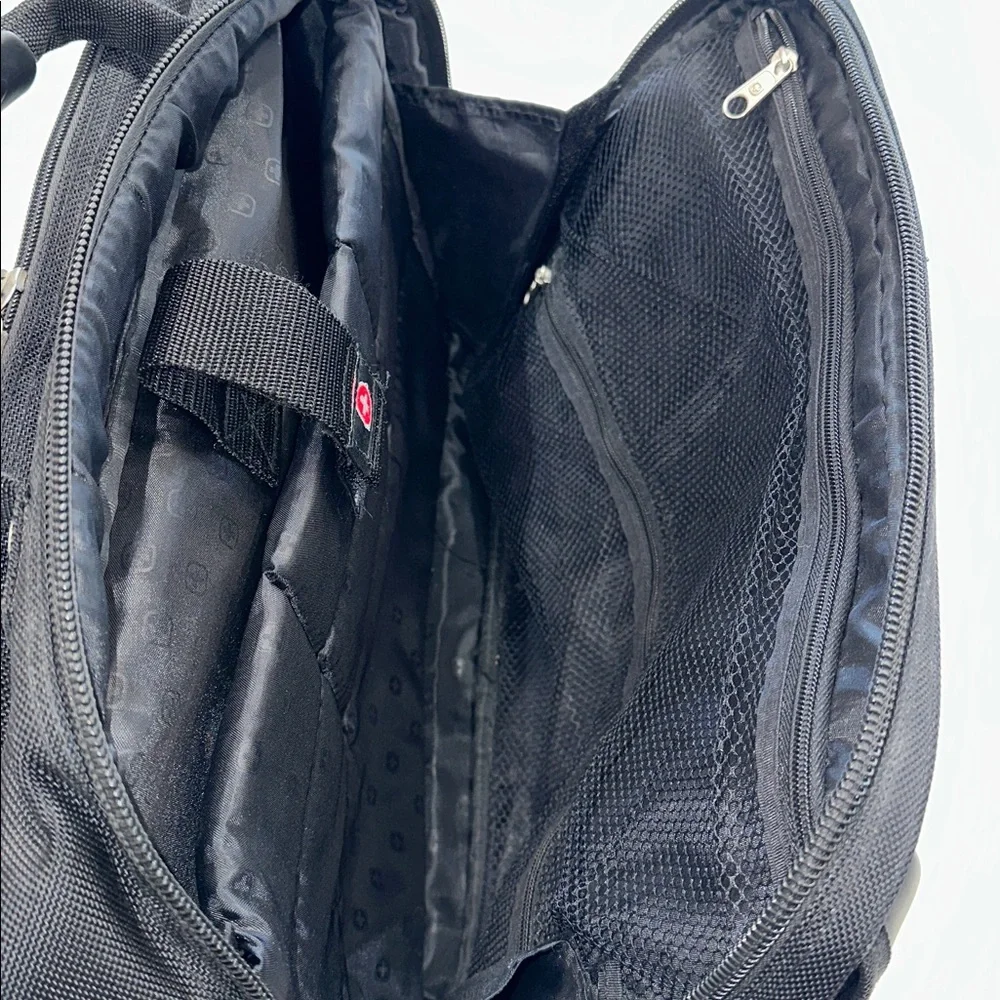 SWISS GEAR WENGER BUSINESS LAPTOP MESSENGER BAG NUMEROUS COMPARTMENTS 4 STORAGE